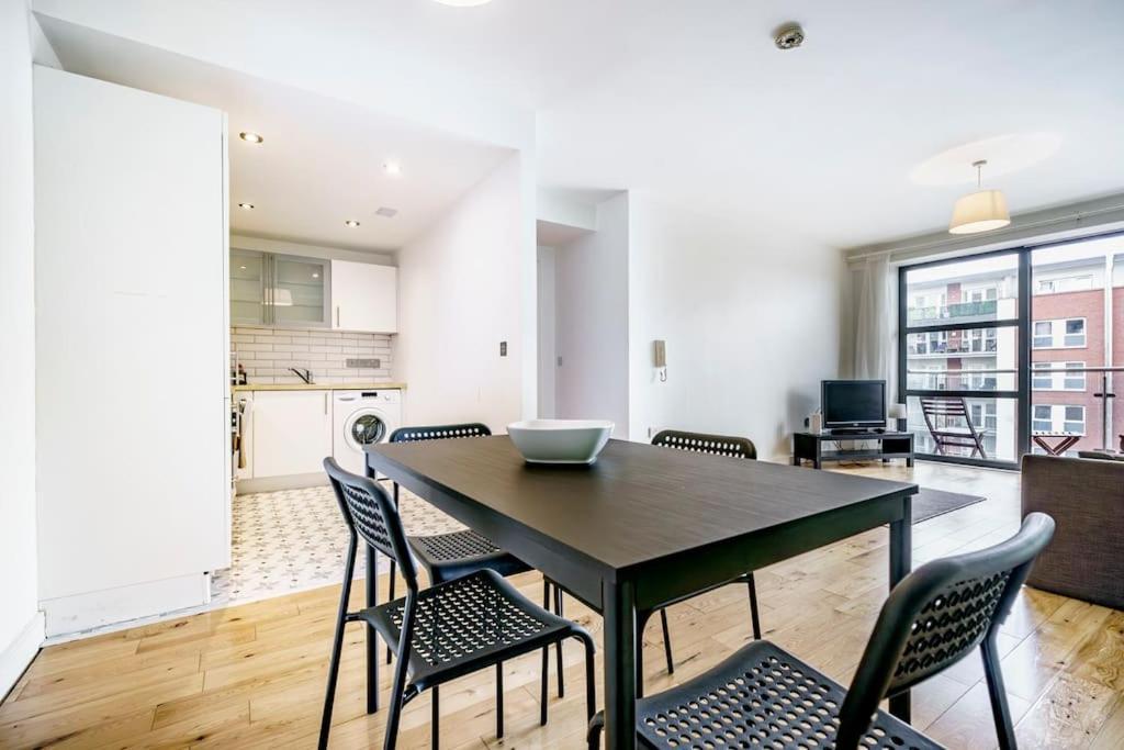 Stylish City Centre 2 Bedroom Apartment With Belfast Cityscape View Exterior foto