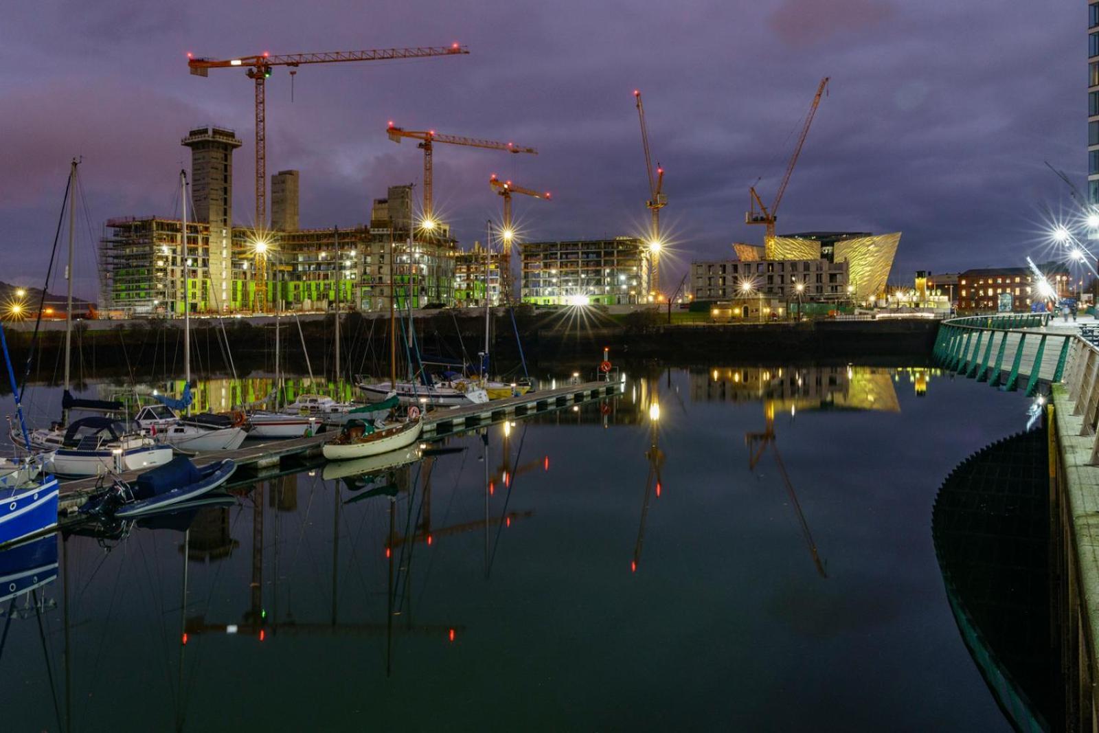 Stylish City Centre 2 Bedroom Apartment With Belfast Cityscape View Exterior foto